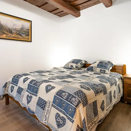 Drevenicka V Durcinej - Julia *