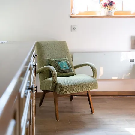 Drevenicka V Durcinej - Julia *