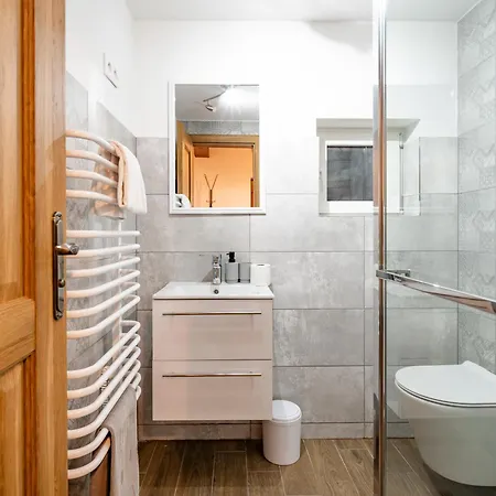 Drevenicka V Durcinej - Julia *