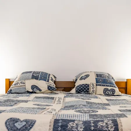 Drevenicka V Durcinej - Julia Nyaraló