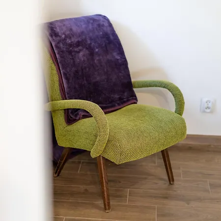 Drevenicka V Durcinej - Julia *