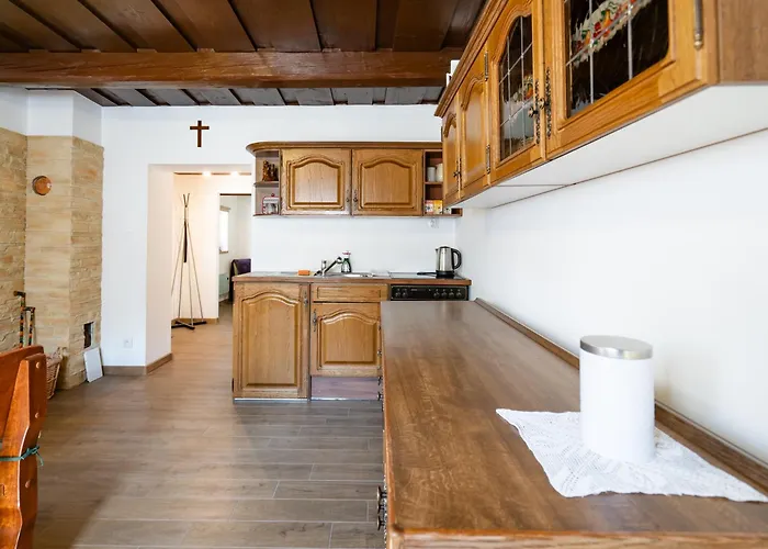 Drevenicka V Durcinej - Julia Durcina